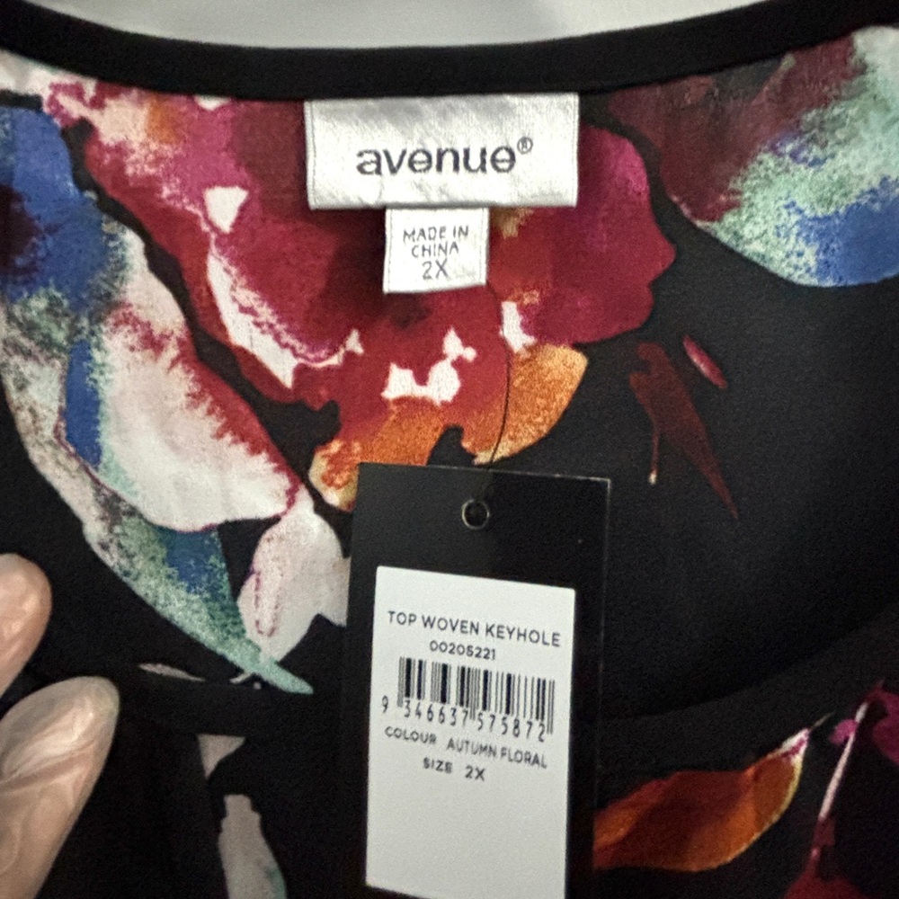Avenue Black Floral Women's Blouse - Picture 3 of 3